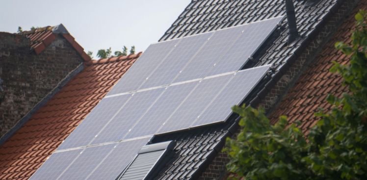¿Los paneles solares funcionan en invierno? Lo que nadie te cuenta sobre diciembre y el sol en Madrid