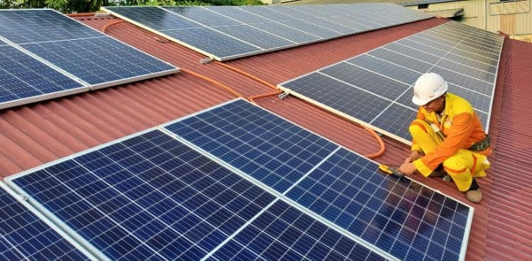 Panel solar y calefacción eléctrica en casa: la combinación que más están eligiendo las familias este invierno