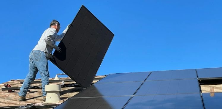 ¿Cuánto cuesta poner placas solares en una casa de 100m² ?
