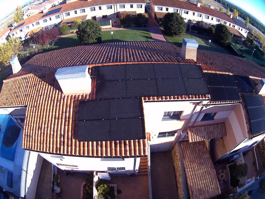 Vista aérea de instalación solar