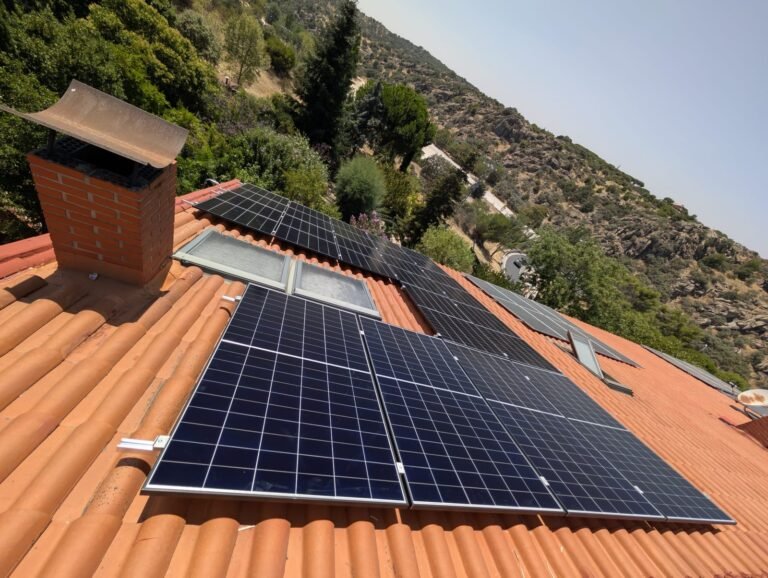 Placas solares instaladas por SolarSoul: chalet en la sierra